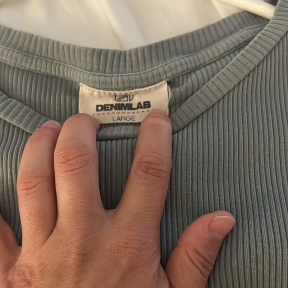 Supper cute cropped tee - Picture 3 of 3